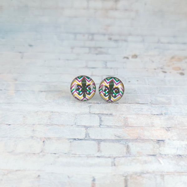 Fleur-de-lis on Chevron Background Earrings | 12mm Studs | Mardi Gras Stud Earrings