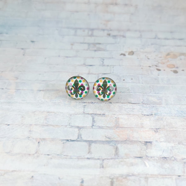 Fleur-de-lis on Dot Background Earrings | 12mm Studs | Mardi Gras Stud Earrings