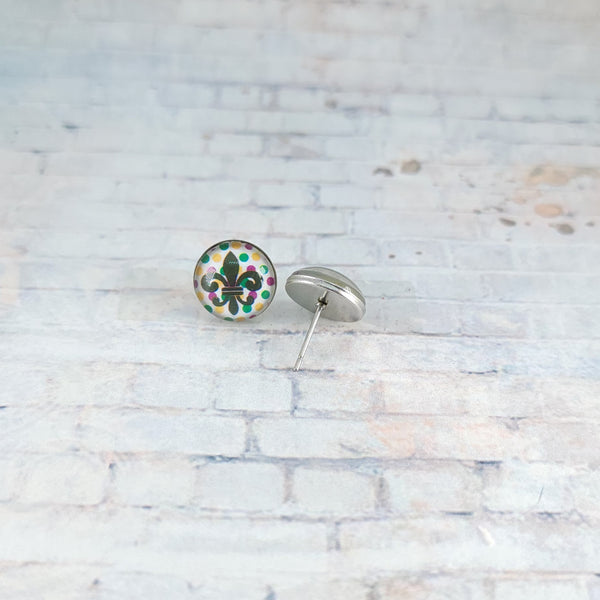 Fleur-de-lis on Dot Background Earrings | 12mm Studs | Mardi Gras Stud Earrings